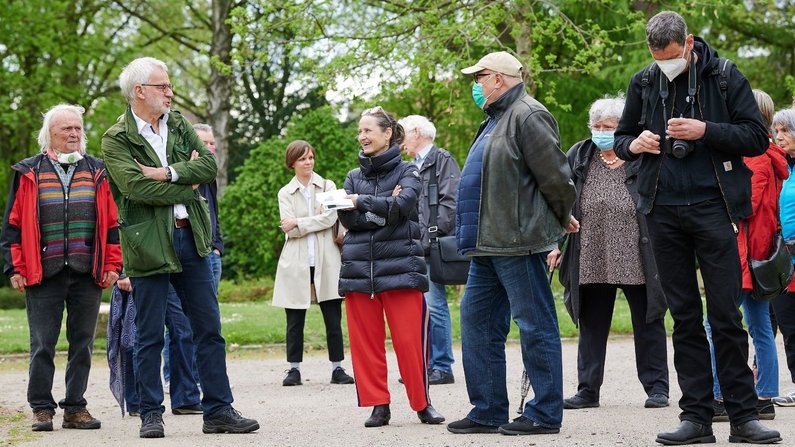 Die Auftraggebergruppe mit Sasha Waltz und Team beim Stadtrundgang