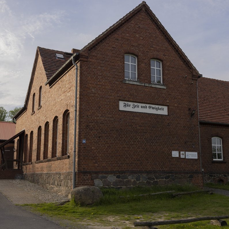 View of the front of a historic building in Sauen 