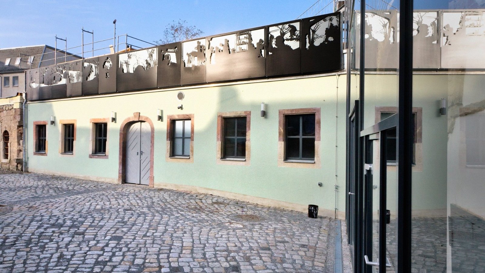 Front of the Architektur- und Umwelthaus (AUH) in Naumburg