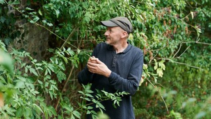 New Patrons of Mönchengladbach work in the garden