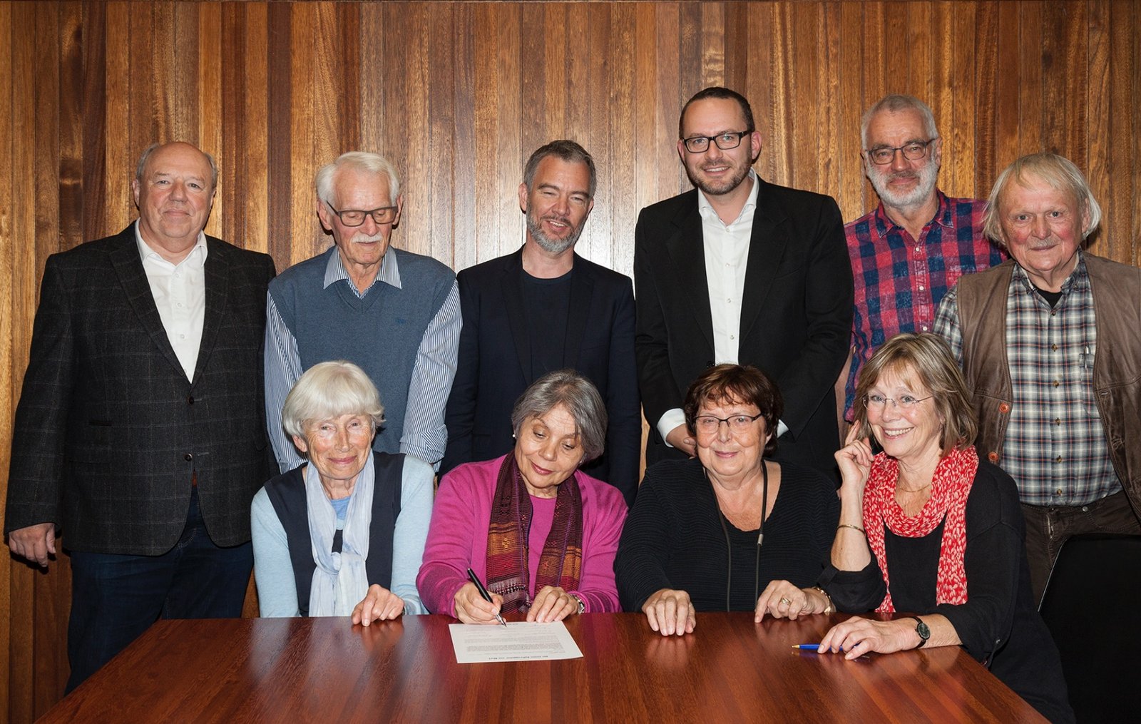 Group photo at the signing of the contract in Marl