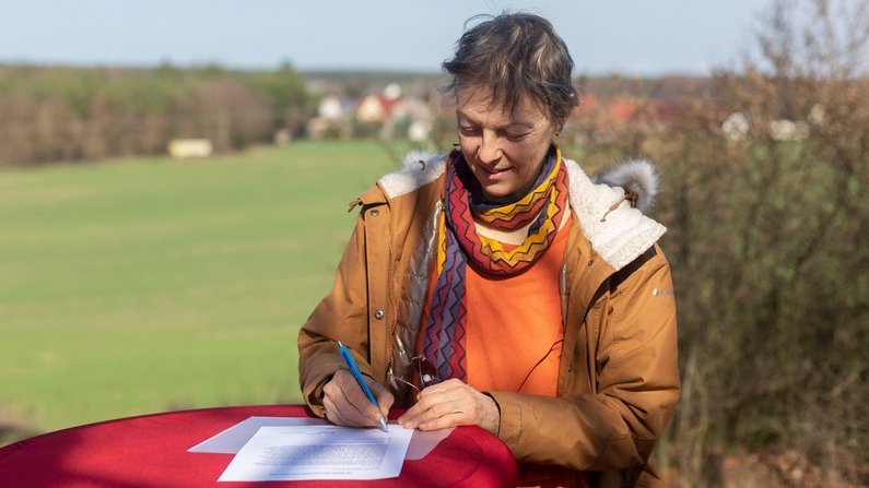 Giuliana Giorgi bei der Auftragsunterzeichnung in Friedland