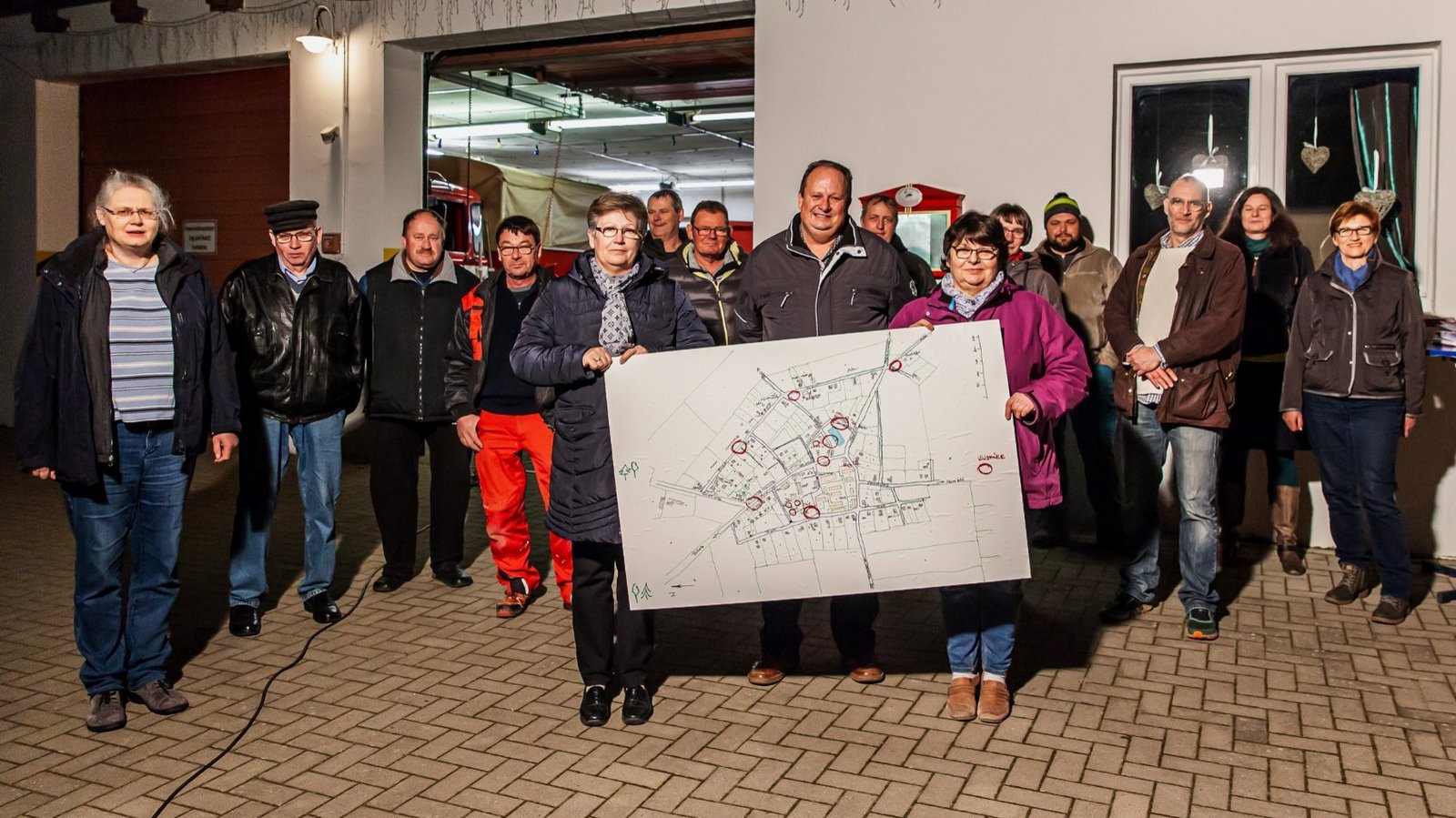 Group photo The New Patrons with a large map of Züsedom