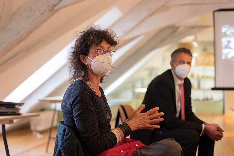 Two Patrons at a meeting in Beeskow, discussing