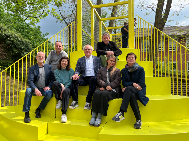 Group photo on the yellow bridge with client Karl Sasserath, Thomas Hollkott, Uwe Hillekamp (planning), Ernst Kreuder ( implementation), mediator Kathrin Jentjens, artist Ruth Buchanan and Susanne Titz, Director of Anchor Point Museum Abteiberg. 