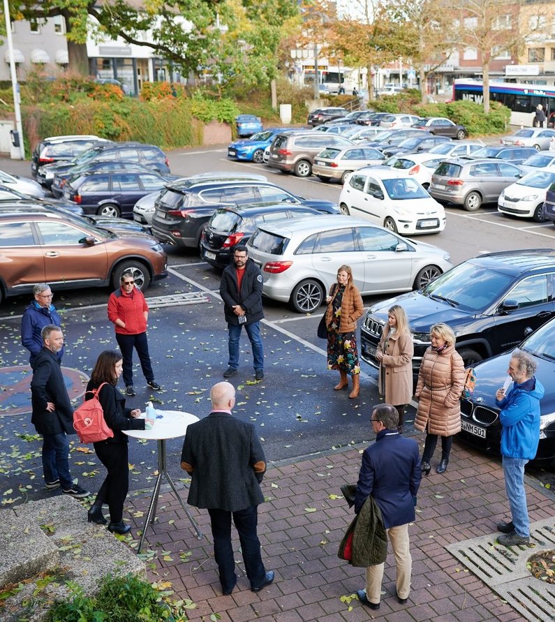 Die Neuen Auftraggeber von Wickrath auf dem Marktplatz 