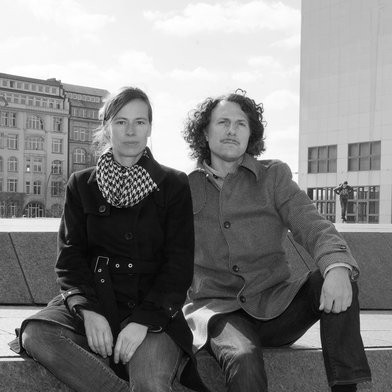 Portrait b/w of artists Ulrich Genth und Heike Mutter