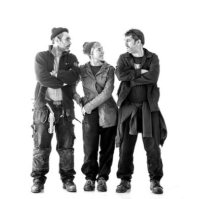 Gruppenbild der drei Künstler:inenn des Atelier le Balto 