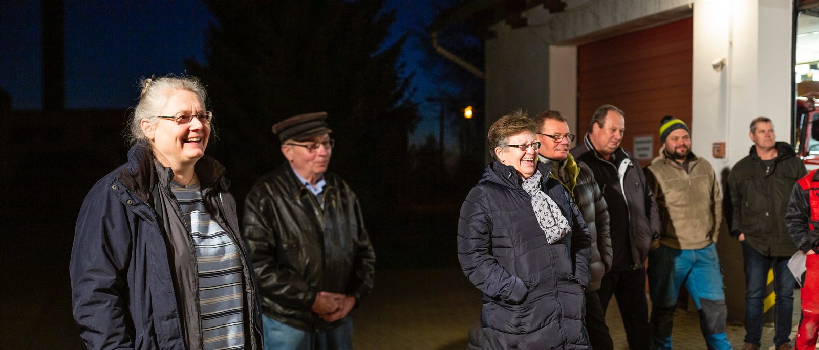 Treffen der Auftraggebergruppe Personen der Neuen Auftraggeber von Züsedom stehen bei einem Treffen